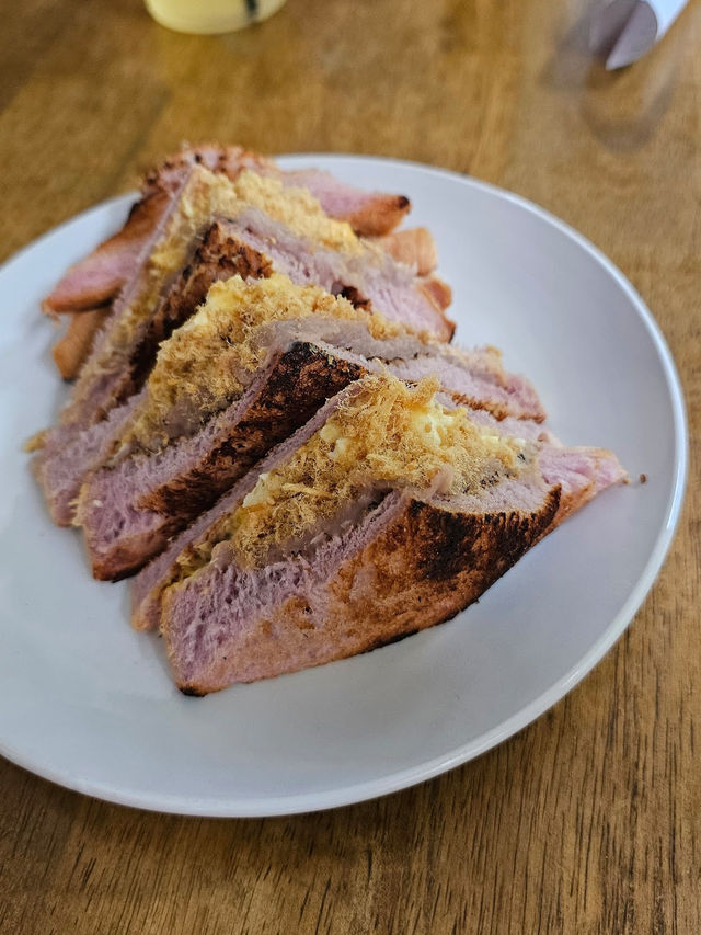 Breakfast spot for toast bread at seremban cafe 