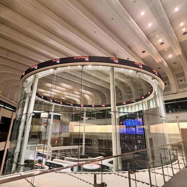 opportunity to view trading floor from above