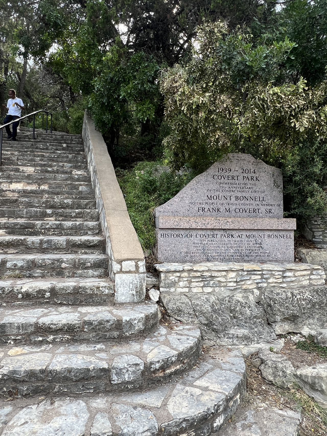 ［奧斯汀旅遊］Mount Bonnell ☀️💎在陽光下閃閃發亮的科羅拉多河