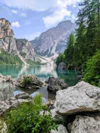阿爾卑斯山的珍珠，東多洛米蒂的絕美景點：布萊埃斯湖 Lago di Braies