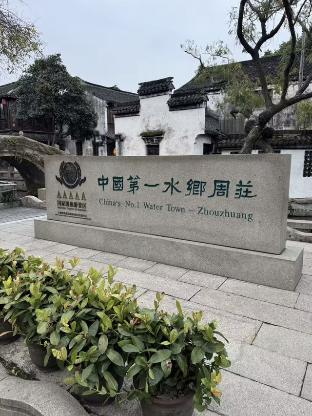 Step back in time visiting Zhouzhuang Ancient town 