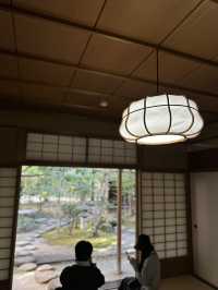 駅からほど近いオフィス街にある日本庭園
