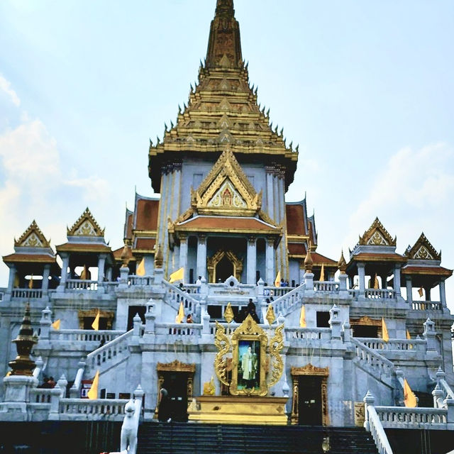 Wat Trai Mit Witthayaram: The Golden Heart of Bangkok