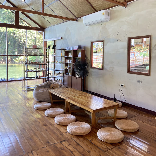  Hua Cha Tea House กาญจนบุรี ร้านชาลับริมน้ำ