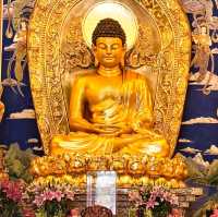 ขอพรปีใหม่ที่ Wenshu Yuan Monastery