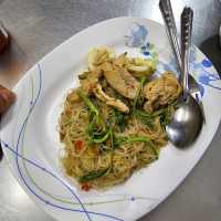 หมี่ผัดกระเฉดที่จริงใจ อร่อยสุดในกรุงเทพ