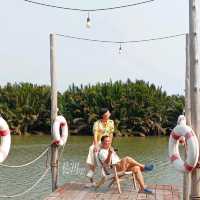 The Dishes Riverside พระสมุทรเจดีย์