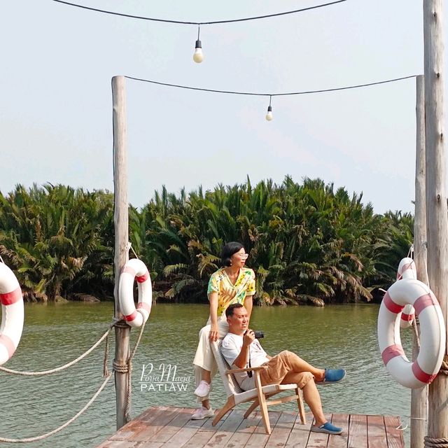The Dishes Riverside พระสมุทรเจดีย์