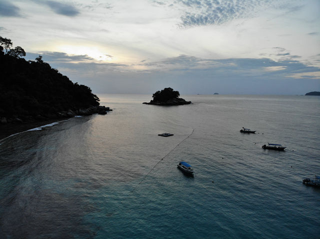 Dive into Paradise: Exploring the Vibrant Waters of Pulau Tioman at Kampung Salang 🌊🐠