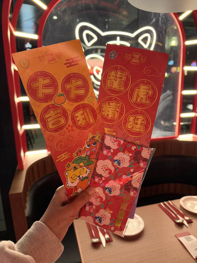 【 一邊品嘗美食，一邊飽覽啟德主場館日夜美景 】