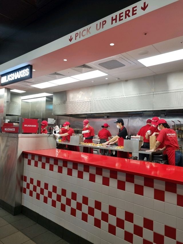  파이브가이즈 서울역점 – 미국 감성 그대로! 🍟