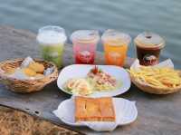 คาเฟ่ริมน้ำ Leisure cafe'n bar 