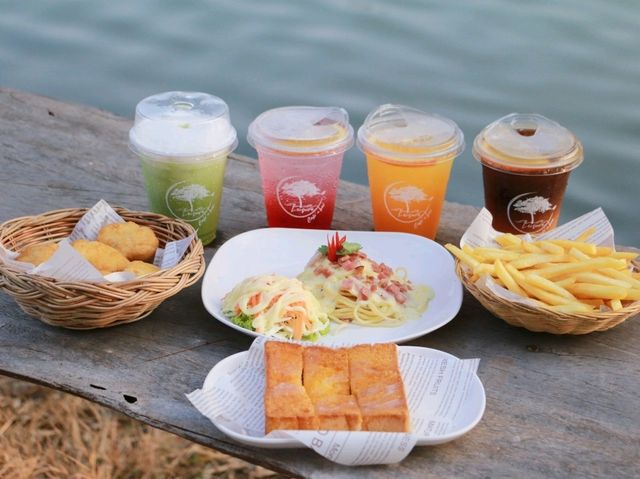 คาเฟ่ริมน้ำ Leisure cafe'n bar 