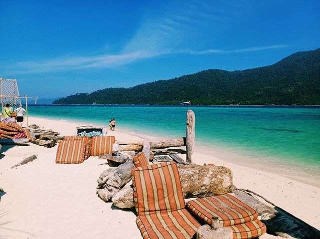 泰國麗貝島上最有氛圍的海灘酒吧:Zodiac See Sun Beach Bar Koh Lipe