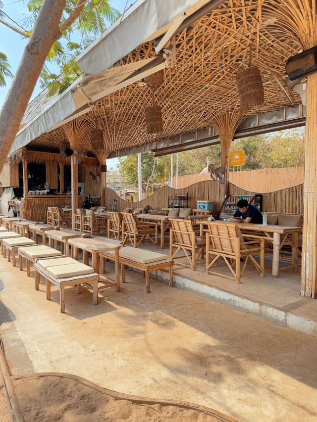 HAKUNA คาเฟ่เกาะล้าน