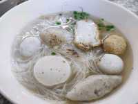 ก๋วยเตี๋ยวเมืองแปดริ้ว ลูกชิ้น คือ ดีจริง อร่อยมาก