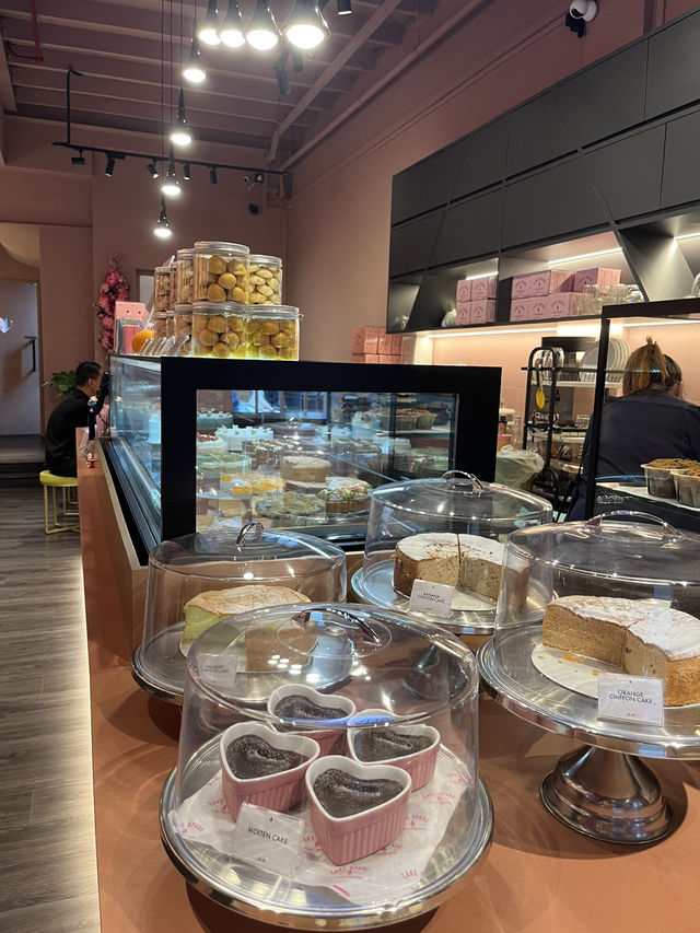 Rainy cafe visit at Cake Spade
