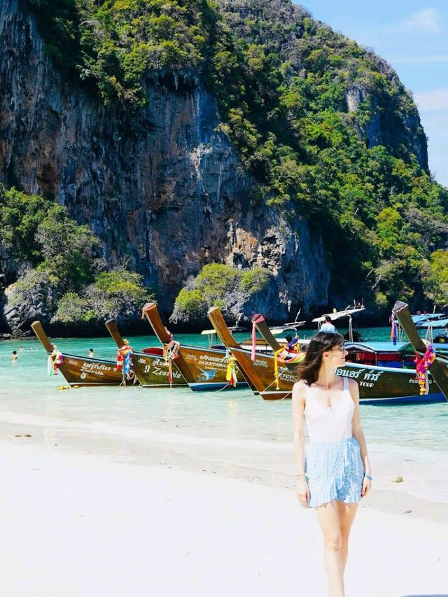 🏝️ Explore the Beauty of Phi Phi Islands! 🌊✨