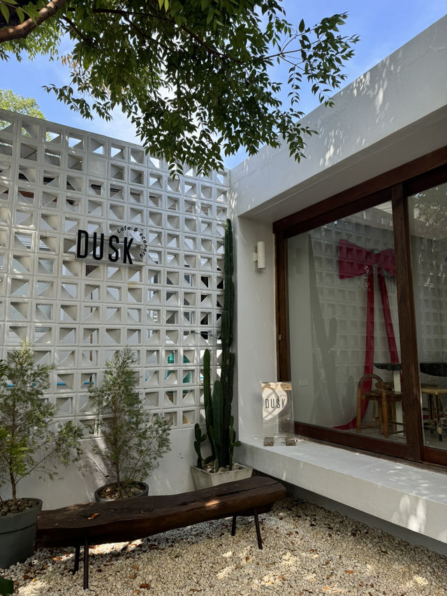 Dusk Cafe คาเฟ่ริมแม่น้ำสายบุรี