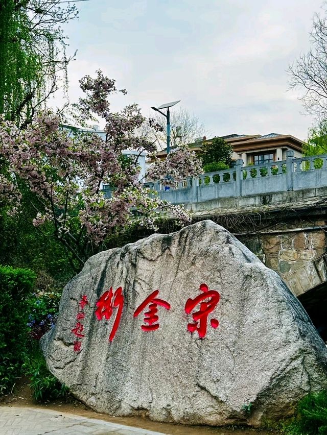 Exploring Dihua Ancient Town