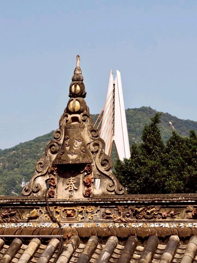 Qi'an Guild Hall: A Neighbor to Historic Sites