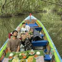 Barahom Barzaar ล่องเรือกอและ 