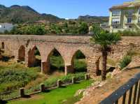 La Vall d'Uxó 位於海岸和埃斯帕丹山脈之間，擁有有趣的紀念性遺產