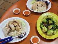 ‘Tian Tian Chicken Rice’ Famous Hainanese chicken rice restaurant in Singapore.✨