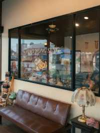 คาเฟ่ลับ ริมน้ำบรรยากาศดี  Hau yong seng cafe'