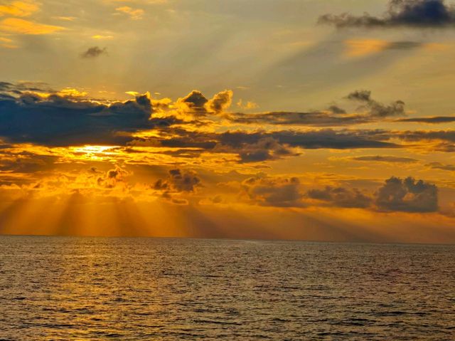 Akoya Pearl Sailing Cruise: A Luxurious Ocean Escape