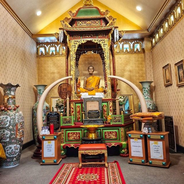 สักการะขอพรหลวงพ่อสุโขทัย