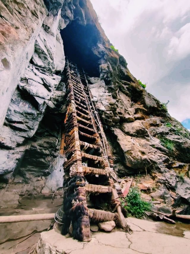 中國西藏山南著名旅遊景點山南札央宗溶洞旅行攻略，適合打卡拍照📸