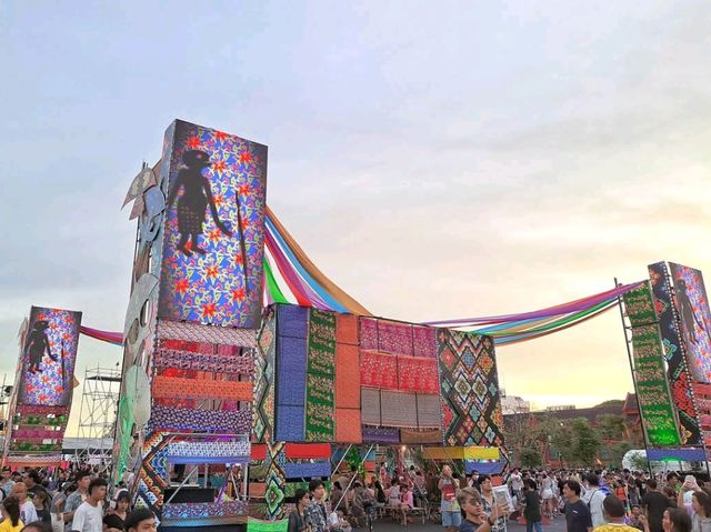 MAHA SONGKRAN Festival สุขสงกรานต์ที่ท้องสนามหลวง