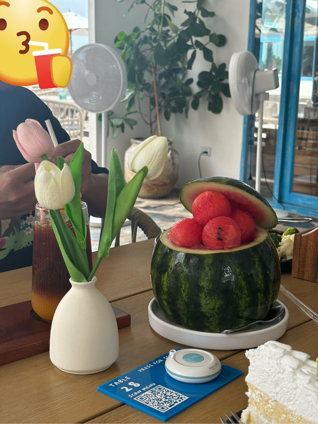 ローカルに愛される、海辺のカフェ in パタヤ