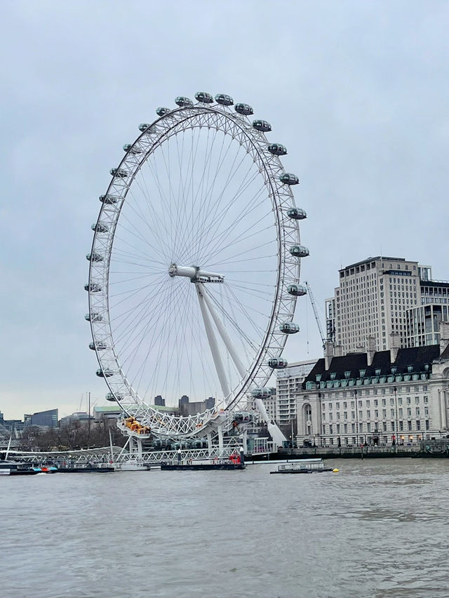 มุมถ่ายรูปและล่องเรือ หอนาฬิกา Big Ben ลอนดอน