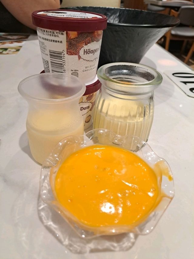 和牛火鍋加上點心美食