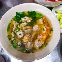 นายต้มต้มเลือดหมู ตลาดเกษตร