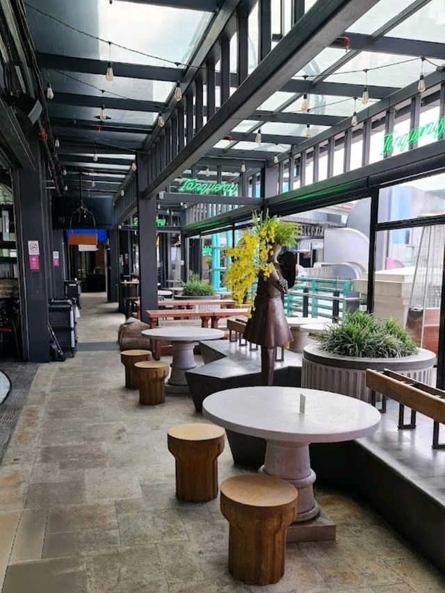 Chill Vibes & Burgers at High Line Rooftop Market!