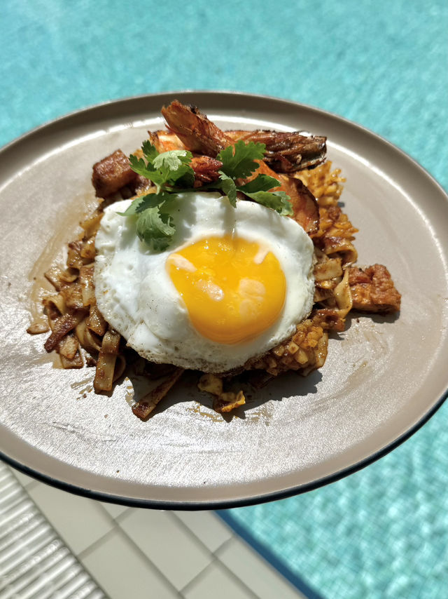 A Hidden Poolside Diner in Singapore You Didn’t Know Was Open to the Public
