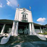 Time Travel on Foot – A Heritage Stroll Through Kuching Old Town!