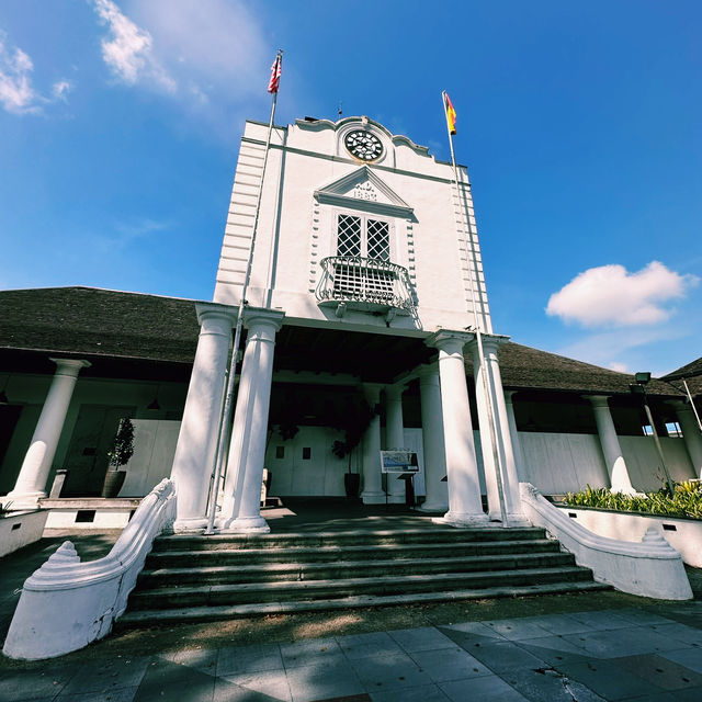 Time Travel on Foot – A Heritage Stroll Through Kuching Old Town!