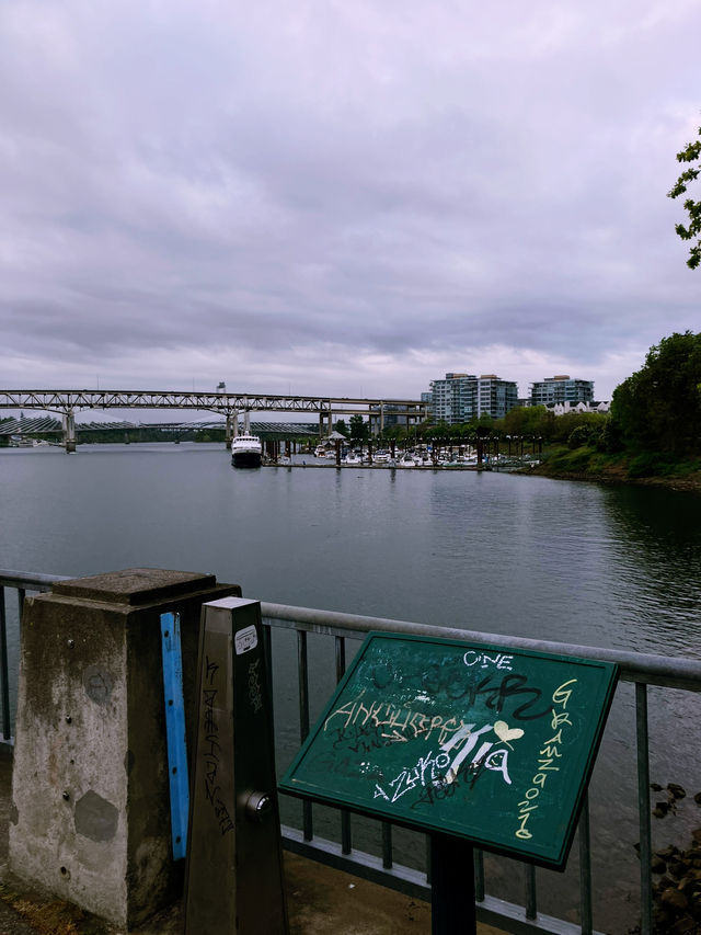 포틀랜드의 웰러밋강을 가로지르는 멋진 철교, Hawthorne Bridge!