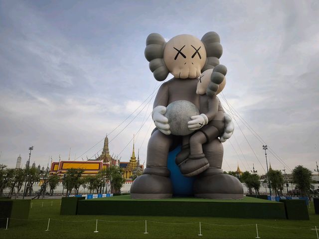 KAWS: Holiday 