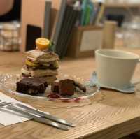 落ち着く雰囲気の吉祥寺の路地裏にある隠れ家カフェ☕️🤍