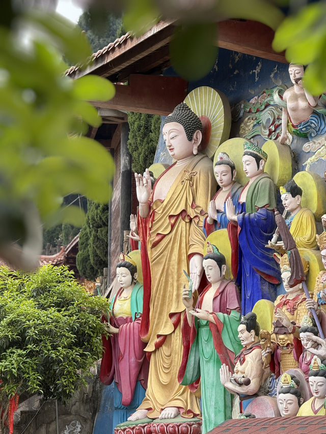A mega Buddhist temple with multiple styles in Mianyang