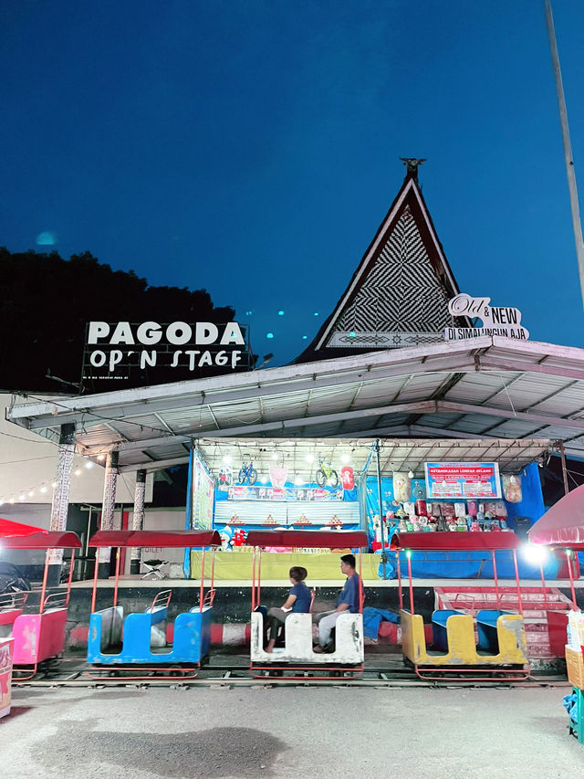 Evening Fun at Pagoda Square Parapat: A Relaxing Escape 