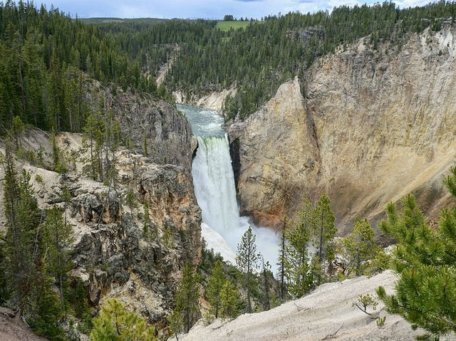 Yellowstone National Park – Earth’s Wild Heartbeat