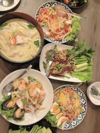 White house ร้านอาหารใกลๆเขื่อนรัชชประภา