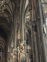 Vienna in Full Glory – A Day with Royal Halls, Sacred Silence & Golden Books