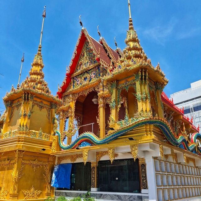 กราบขอพรหลวงพ่อโตในอุโบสถสวย